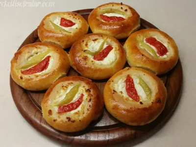 Peynirli Mini Pizza Tarifi