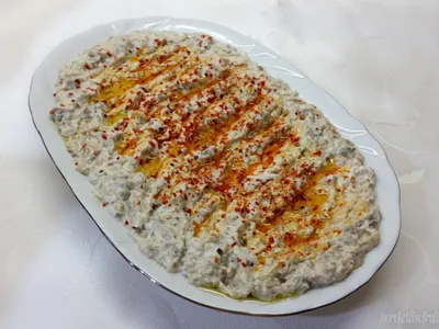 Yoğurtlu Közlenmiş Patlıcan Salatası
