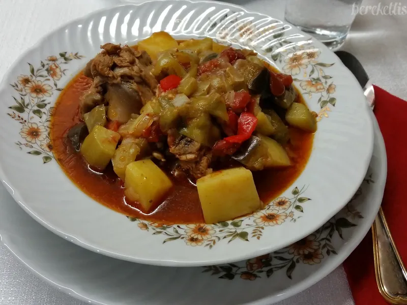 Düdüklüde Kuzu Etli Güveç