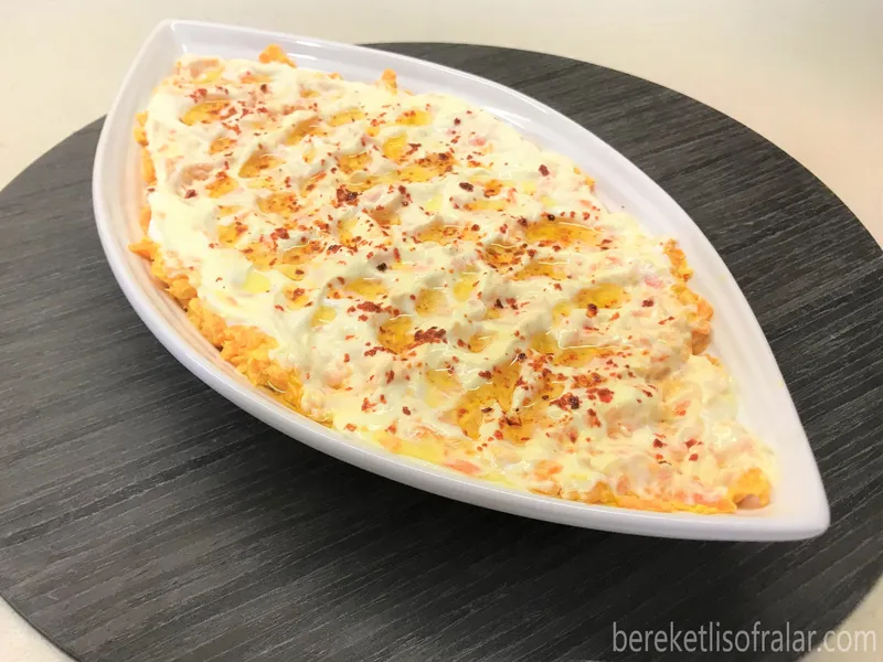 Yoğurtlu Havuç Salatası
